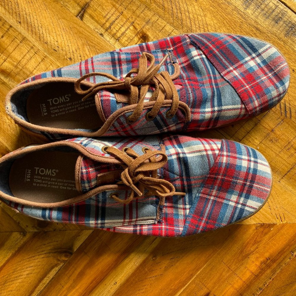 TOMS Lace Ups!